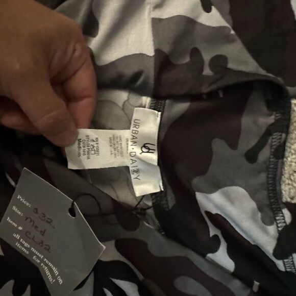 Urban Daisy Dark Camo High Waisted Workout Leggings NWT Size Medium Boutique - Picture 4 of 8